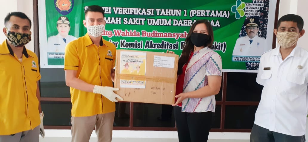 Kembali, Golkar Bantu APD Covid-19 untuk Paramedis RSUD Ba’a
