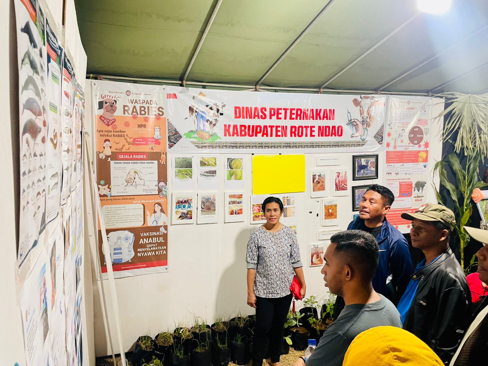 Tinjau Pameran Pembangunan, Bupati Rote Ndao Apresiasi Peserta dan Beri Sejumlah Catatan Perbaikan