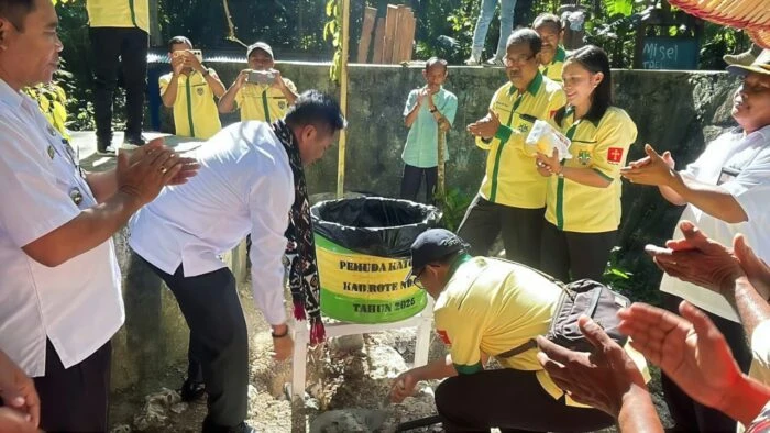 Jaga Mata Air Oemau, Pemuda Katolik Rote Ndao Awali Aksi Nyata Kelola Sampah